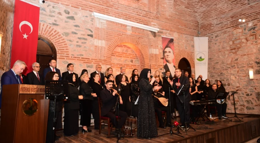 Osmangazi'de 'Türkülerde Buluşalım' konseri Bursalı sanatseverleri bir araya getirdi