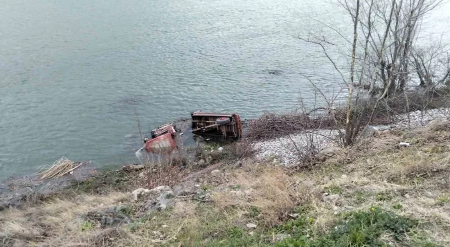 Samsun'da taktör Kızılırmak Nehri'ne uçtu: Ölü ve yaralı var