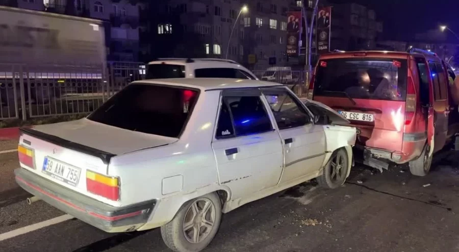 Uşak'ta zincirleme trafik kazası: 6 kişi yaralandı