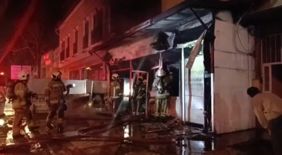 Bursa'da alevlere teslim olan dükkan kullanılamaz hale geldi