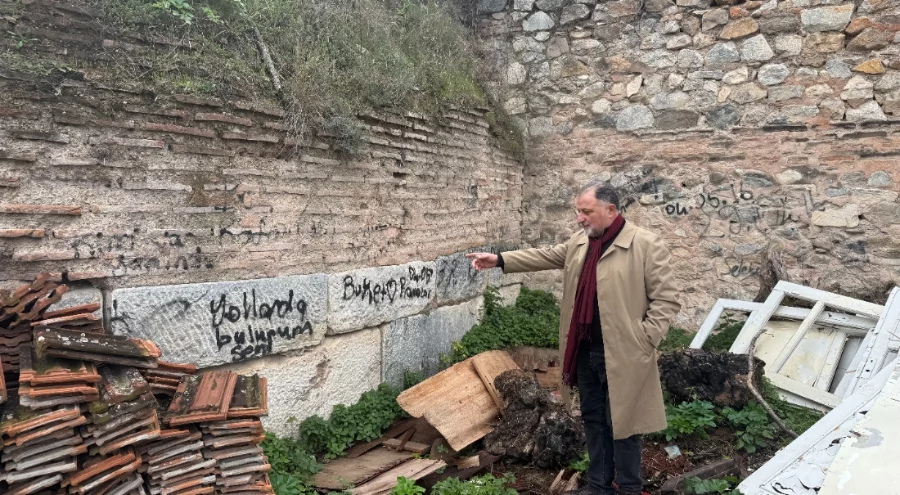 İznik'te 2 bin yıllık tarihe spreyli saygısızlık