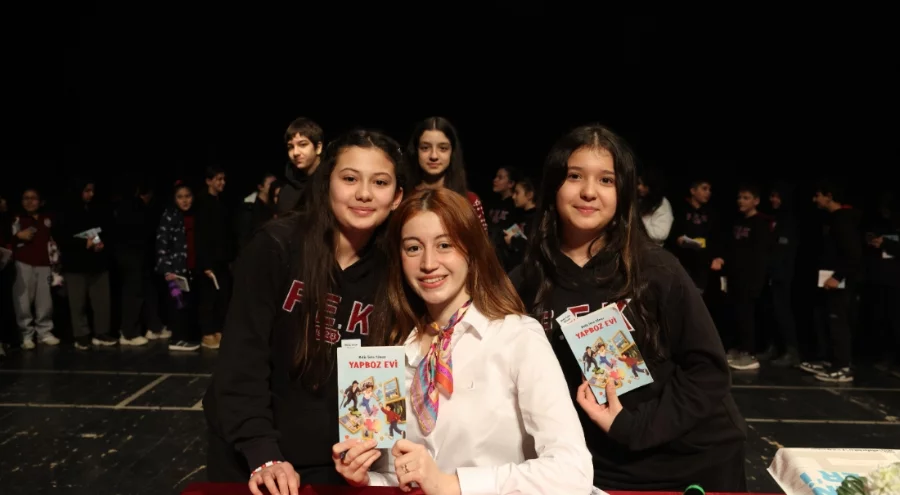 Nilüferli öğrenciler yazar Melis Sena Yılmaz ile bir araya geldi