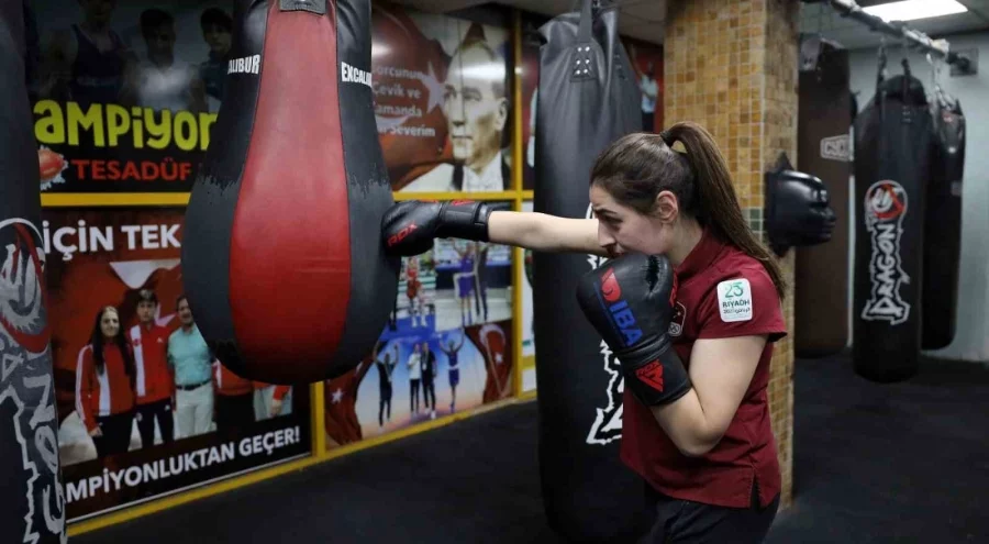 Kilo vermek için boksa başladı, Avrupa şampiyonu oldu