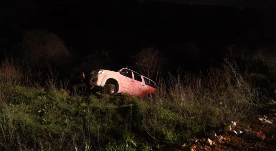 Bursa'da kontrolden çıkan kamyonet şarampole yuvarlandı, sürücü yaralandı