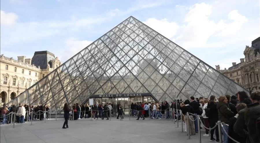 Louvre Müzesi'ndeki "bilet dolandırıcılığı" şebekesi çökertildi