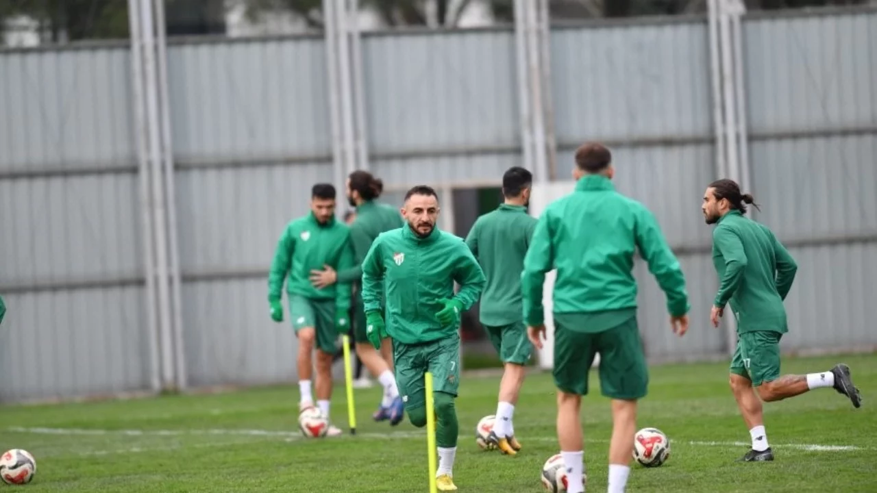 Bursaspor'da Kırklarelispor mesaisi devam ediyor