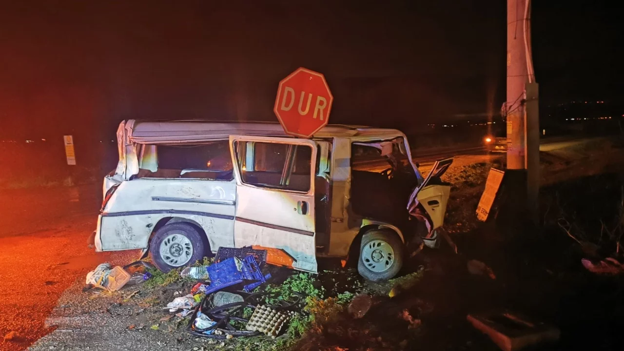 Bursa'da kaza! Kamyonet ile otomobil çarpıştı: 2 yaralı