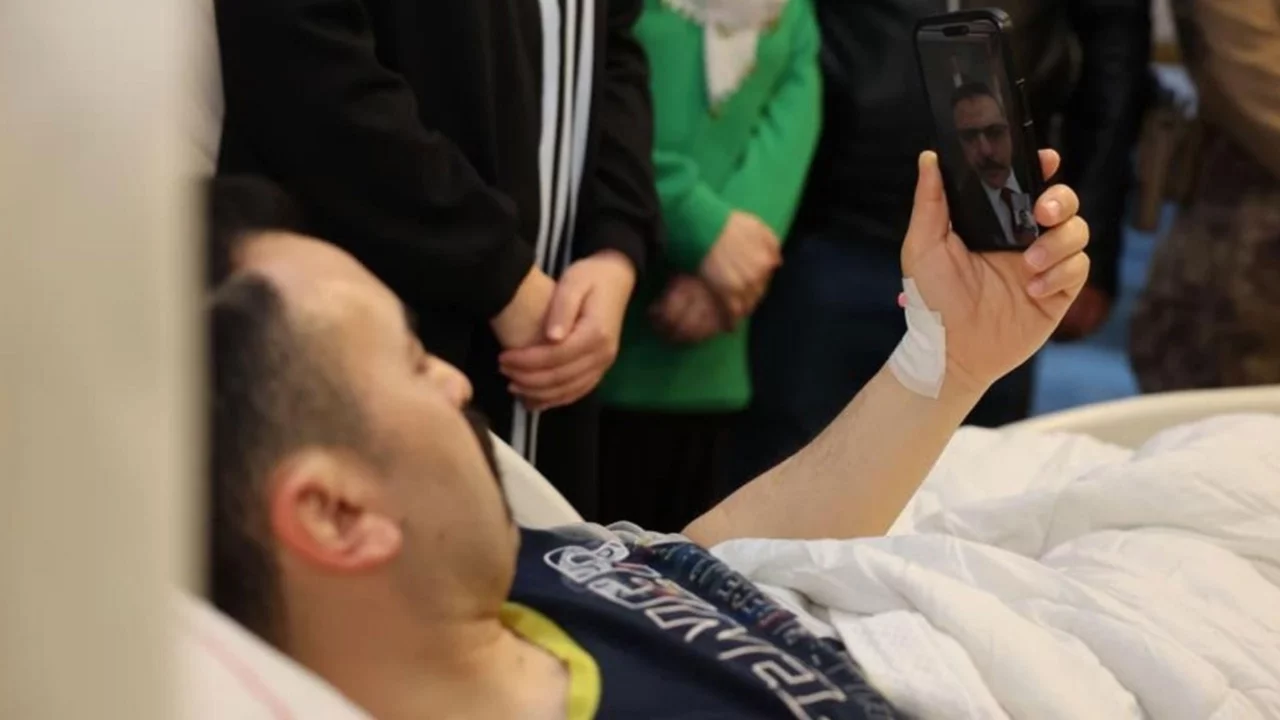 İçişleri Bakanı Mustafa Çiftçi, operasyonda yaralanan özel harekat polisiyle görüntülü konuştu