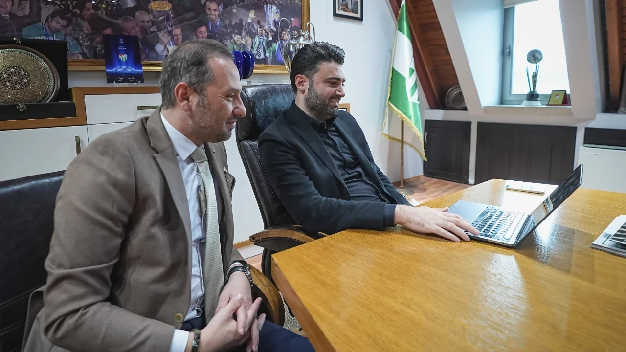 Bursaspor Kulübü Başkanı Enes Çelik, AA'nın "Yılın Kareleri" oylamasına katıldı