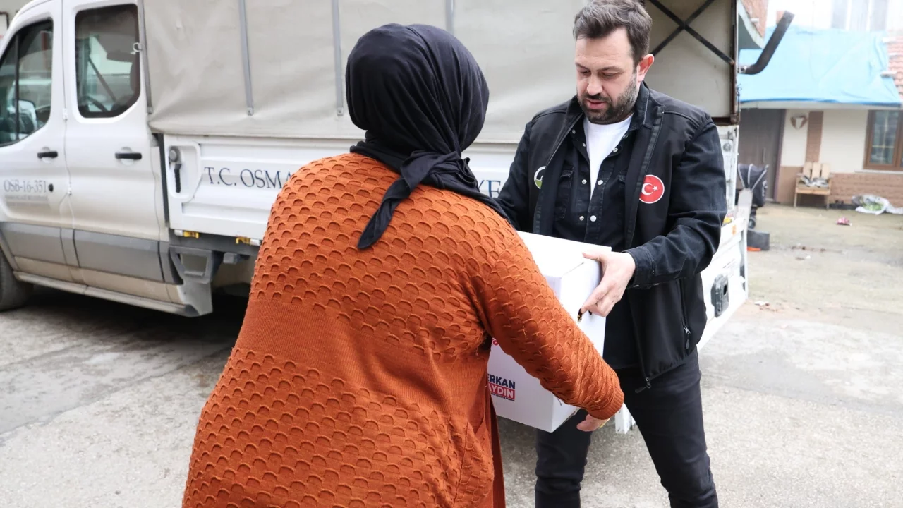 Osmangazi'de  ihtiyaç sahiplerine ramazan kolisi dağıtımı devam ediyor