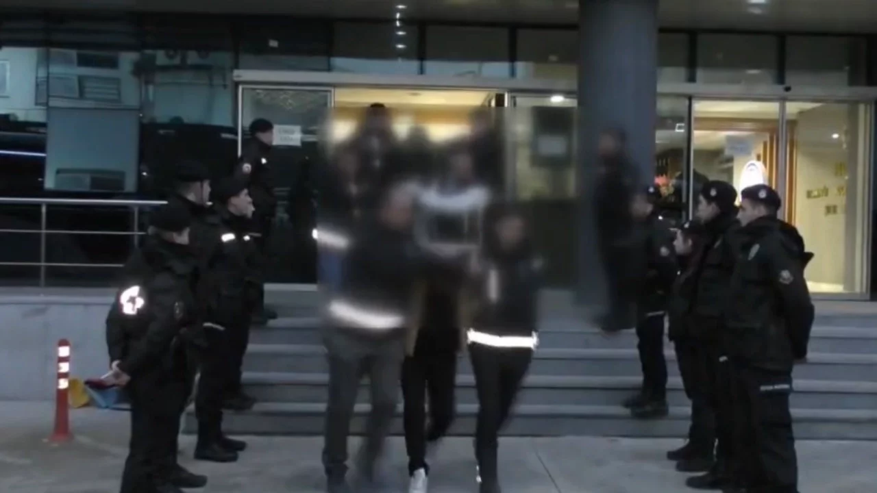 Bursa'da uyuşturucu çetelerine büyük darbe! 102 kişi yakalandı, 84 kişi tutuklandı