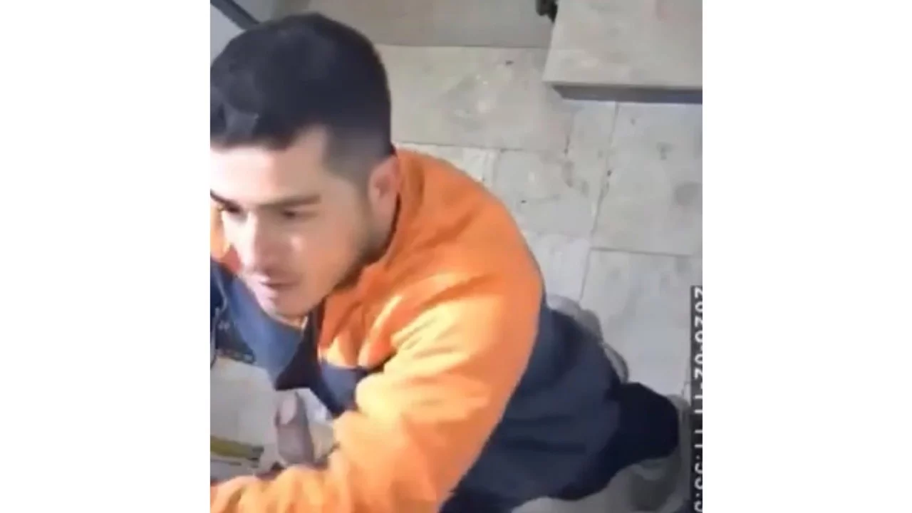 Bursa'da gururlandıran görüntü! Kuryenin bayrak duyarlılığı kameraya yansıdı