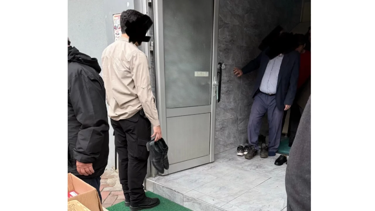Kaymakam için ayakkabı taşıyan polis iddiası tartışma yarattı