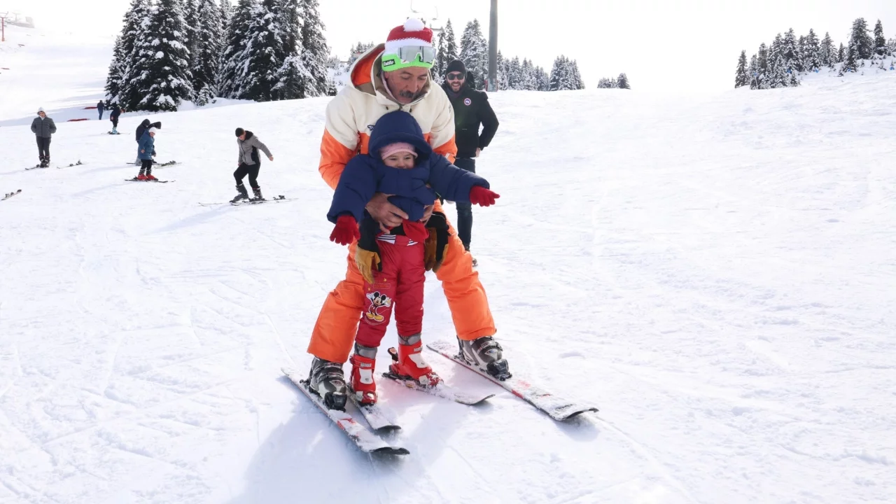 Osmangazili çocuklara Uludağ'da unutulmaz kayak deneyimi