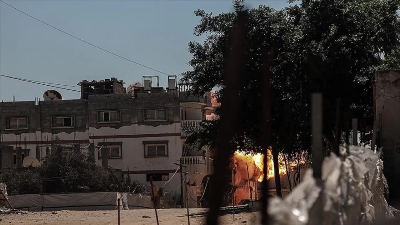 İsrail, ateşkese rağmen Gazze'nin kuzeyini bombaladı