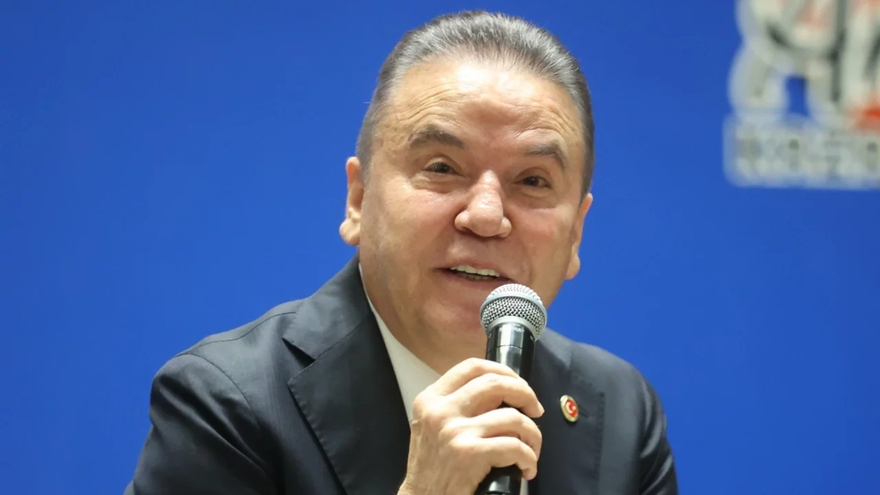 Muhittin Böcek yeniden hastaneye kaldırıldı!