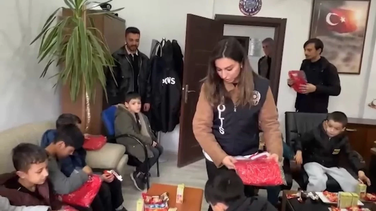 Bursa'da polisten çocuklara yönelik sosyal farkındalık etkinliği