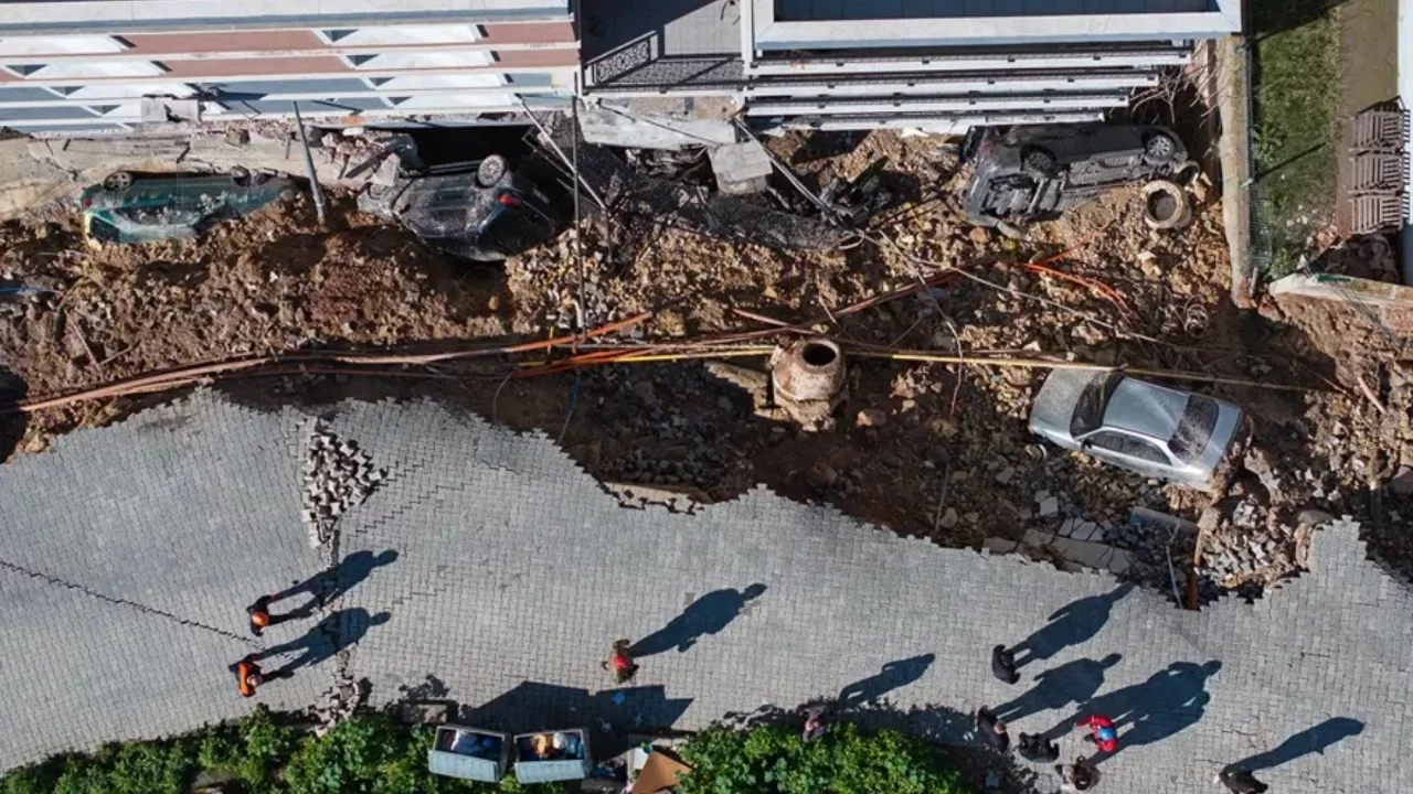 İzmir'de istinat duvarı çöktü!