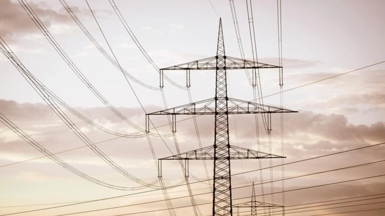 Tekirdağ'da elektrik akımına kapılan şahıs 10 metre yükseklikten düştü