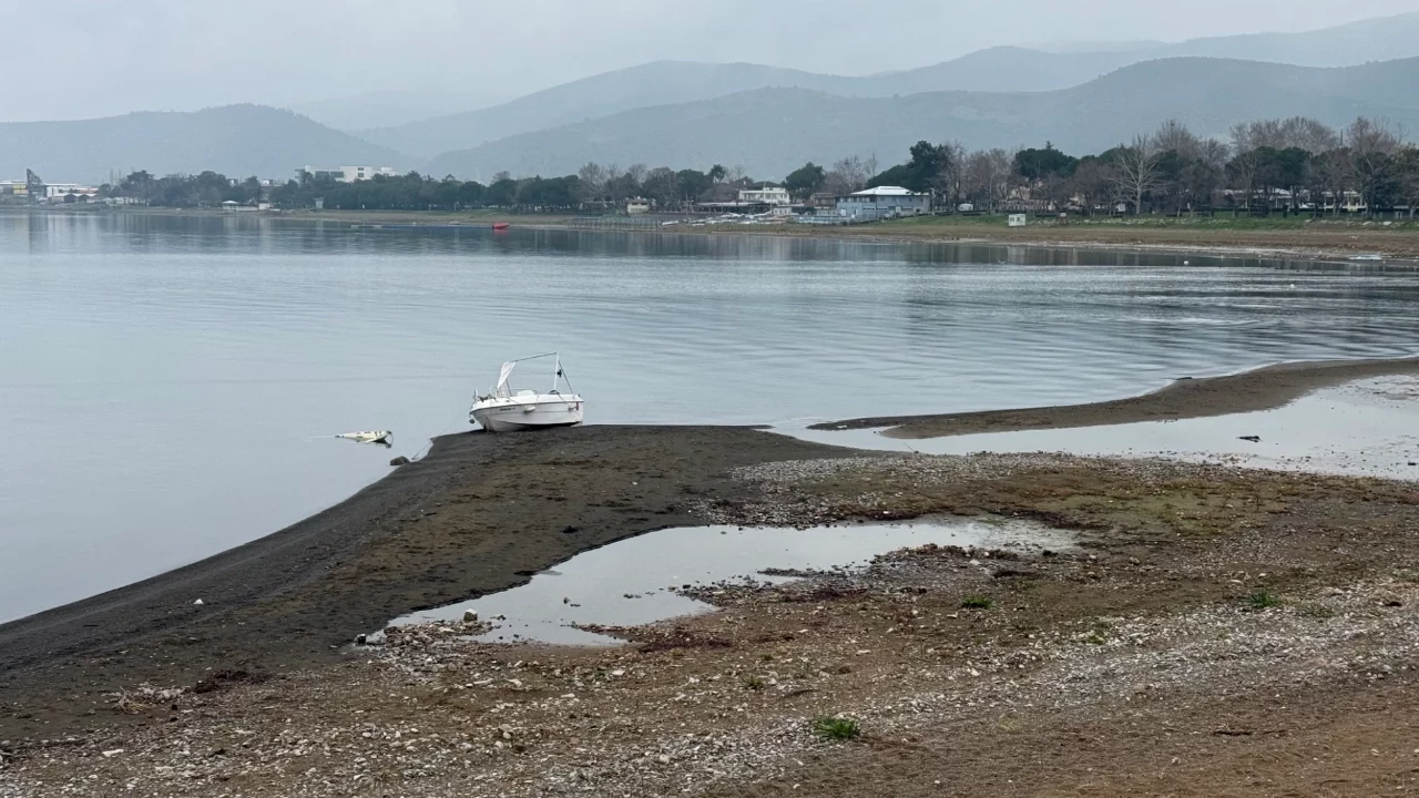 İznik Gölü alarm veriyor: Yağışlara rağmen çekilme sürüyor