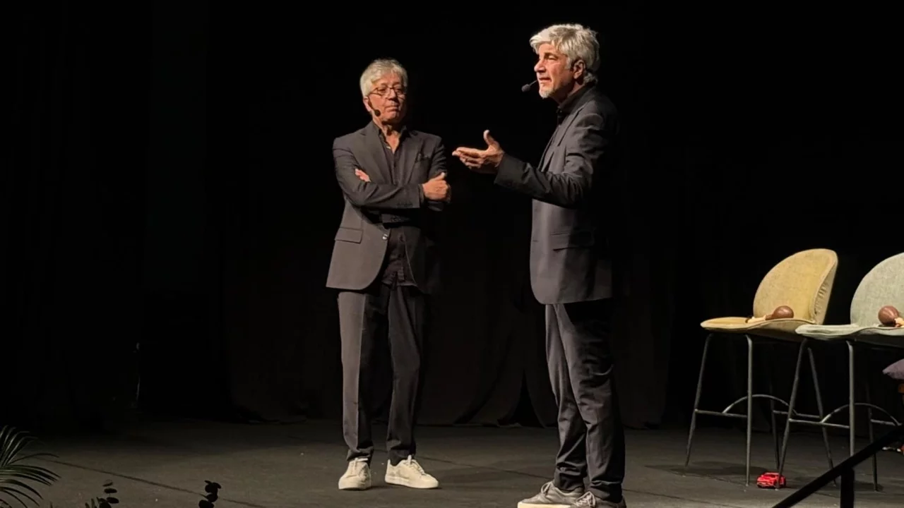 Bursa'da "Hey Gidi Günler" adlı oyun izleyicilerle buluştu