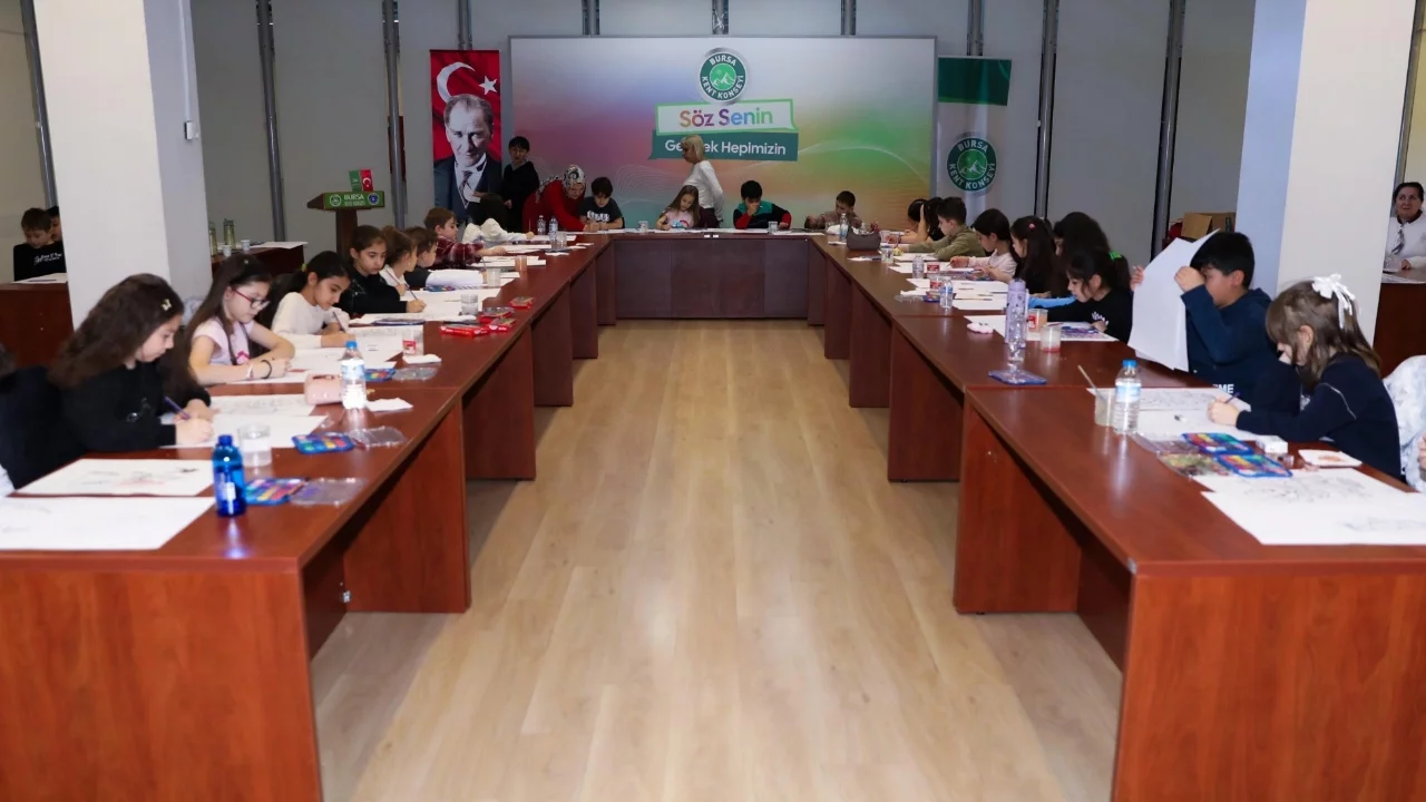 Bursa'da çocuklar bir günlüğüne ressam oldu
