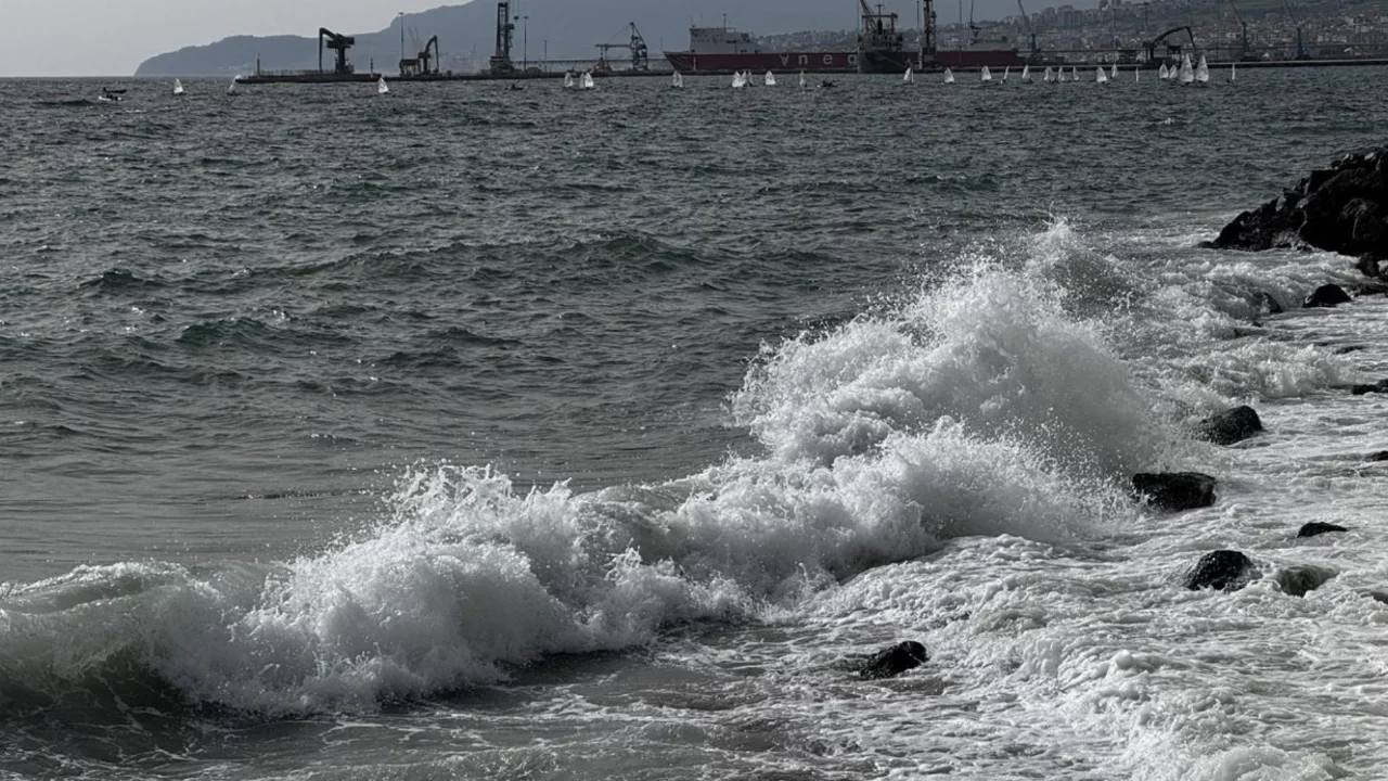 Marmara Denizi'nde ulaşıma lodos engeli!