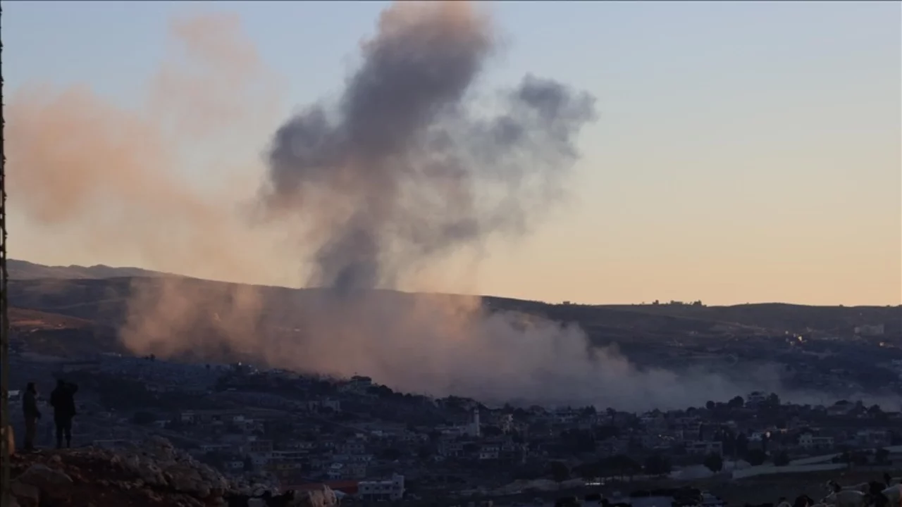 İsrail'in Lübnan-Suriye sınırında düzenlediği hava saldırısında 4 kişi öldü