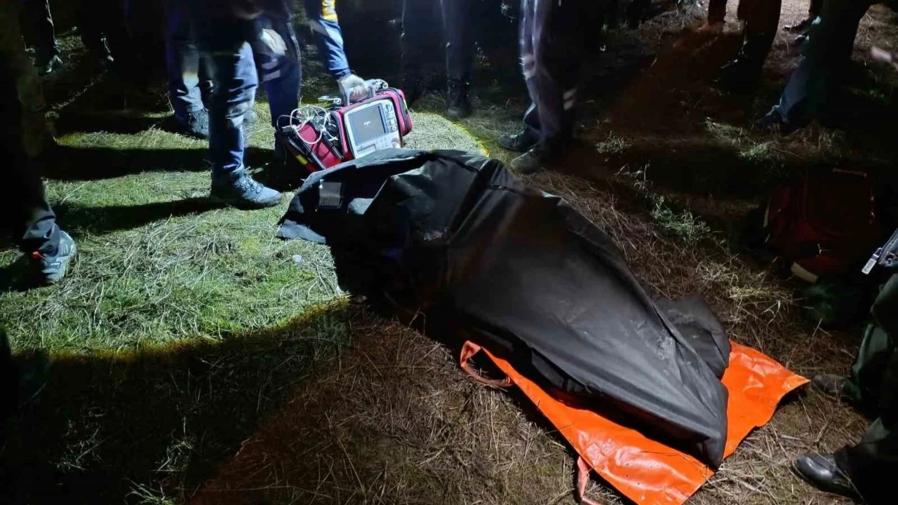 Gümüşhane'de 3 katlı evde yangın: Yaşlı adam hayatını kaybetti