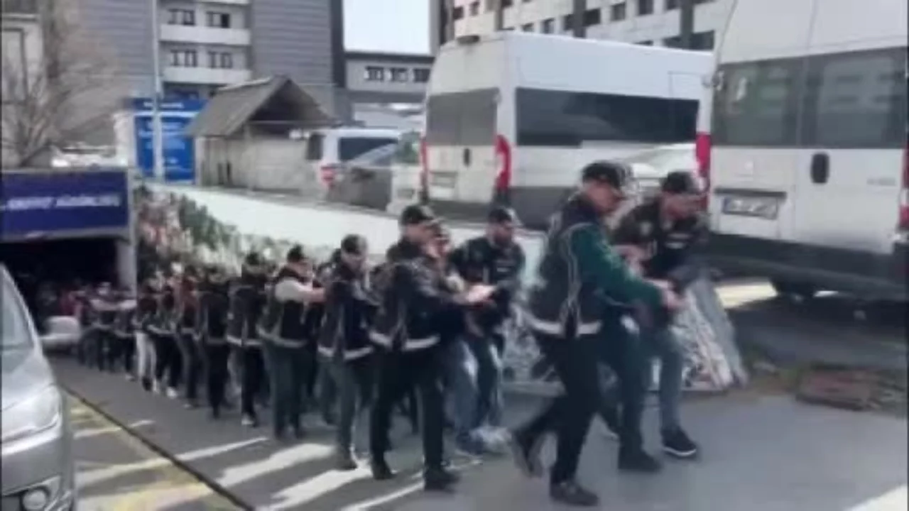 9 ayrı suçtan aranan çetenin 35 üyesi adliyeye sevk edildi