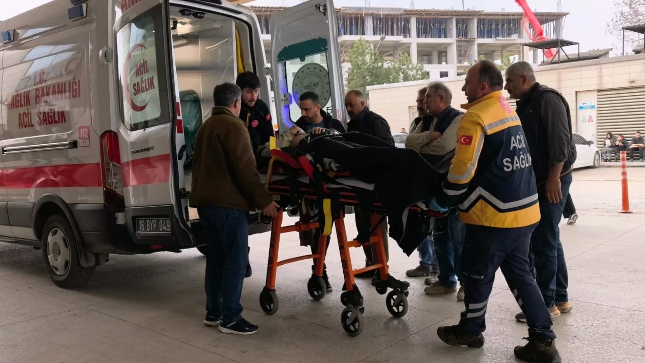 Bursa'da elektrik akımına kapılan işçi, inşaatın 2'nci katından düştü!