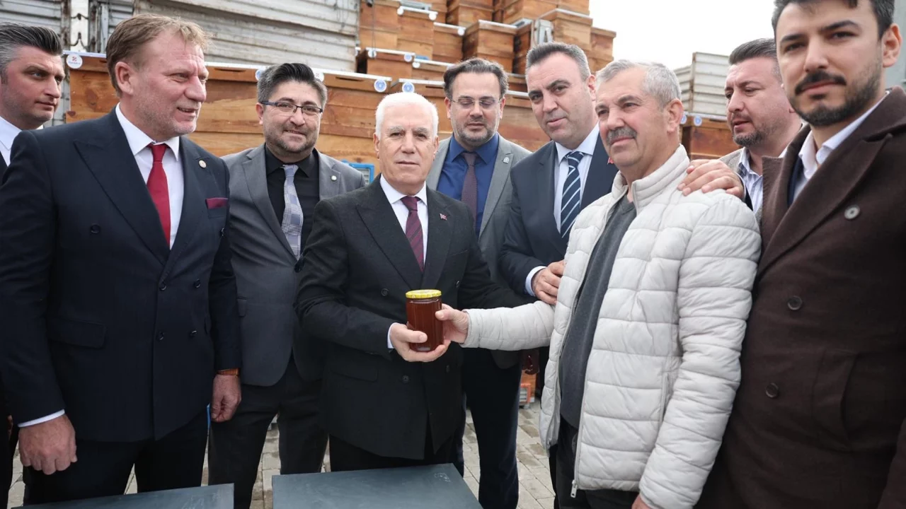 Bursa Büyükşehir'den arıcılara kovan desteği