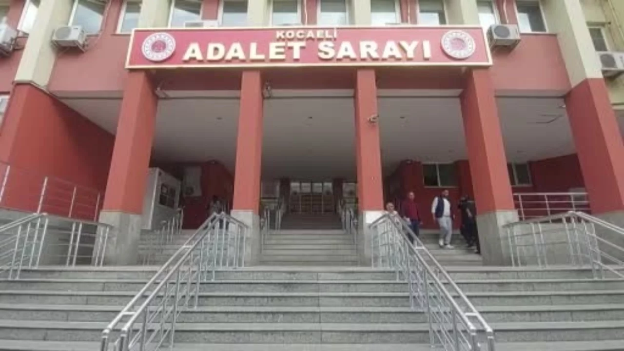 Kocaeli Adliyesi'nde zimmet skandalı: 1,5 kilo altını kuyumcuda bozdurduğu ortaya çıktı