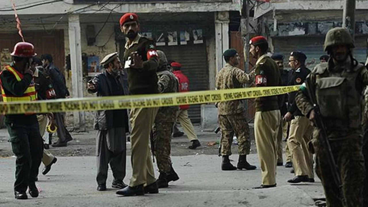 Pakistan'da bombalı saldırı: Ölü ve yaralı var