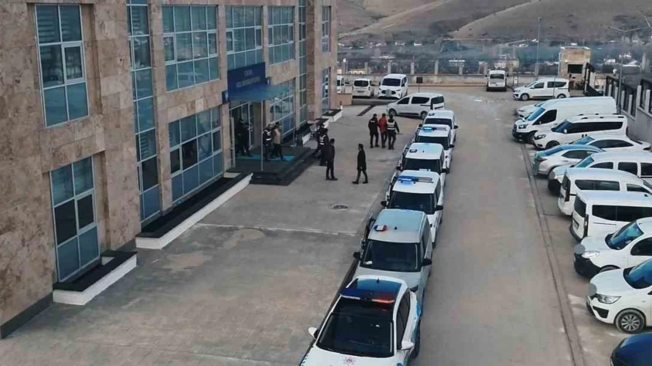 Bursa dahil 9 ilde sahte polis çetesine darbe: 18 gözaltı