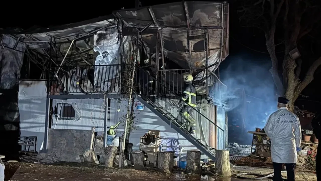 Prefabrik köy evinde facia! Karı-koca yanarak can verdi