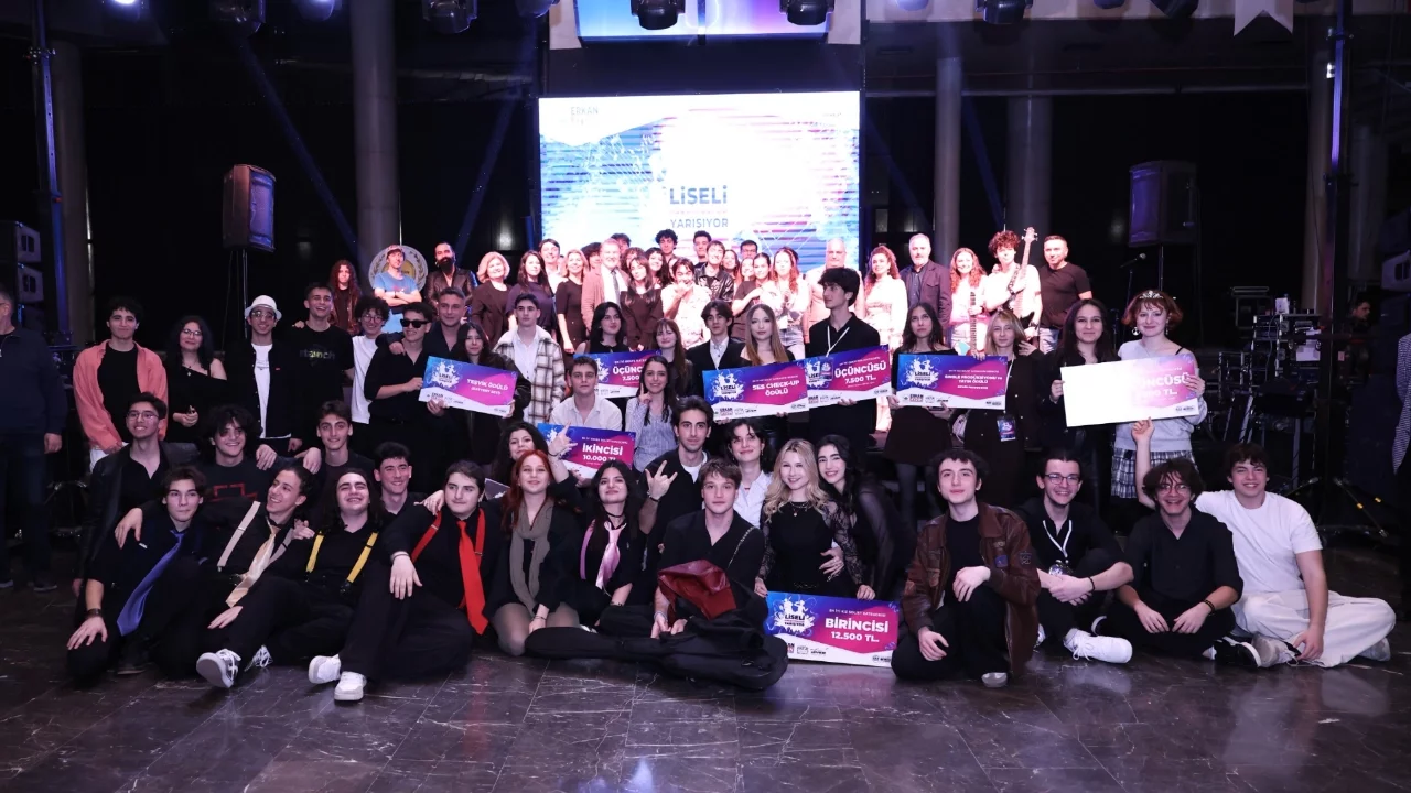 Osmangazi'de liseli öğrencilerden muhteşem sahne performansı