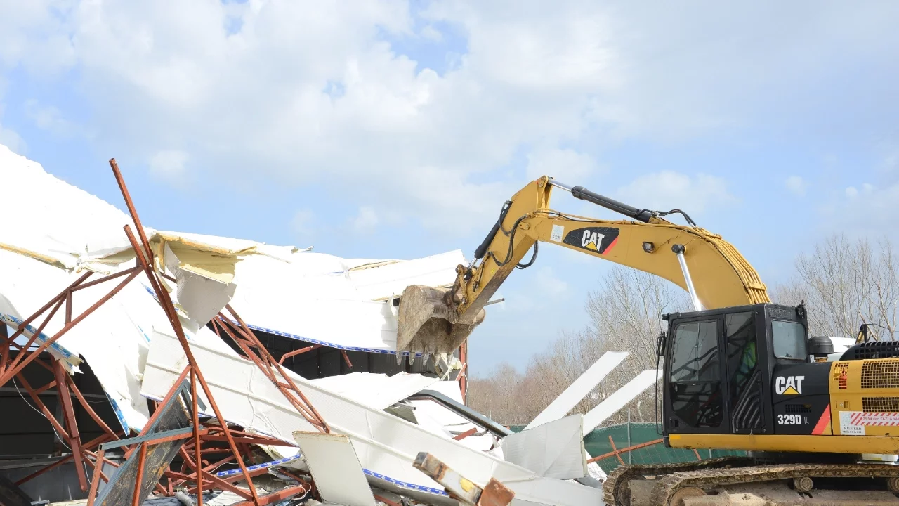 Nilüfer'de kaçak yapılara geçit yok! Ürünlü Mahallesi'nde, üç kaçak yapı yıkıldı