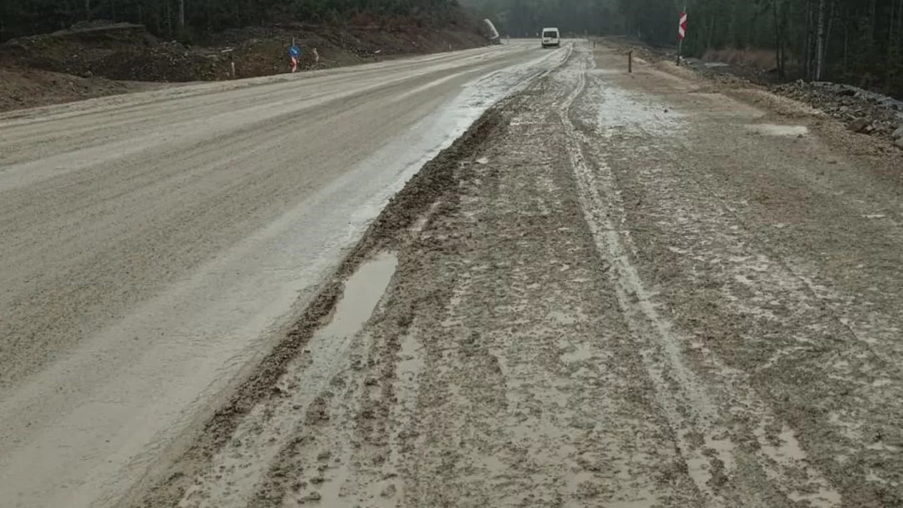 Harmancık - Orhaneli yolu çamura teslim! Sürücüler isyanda