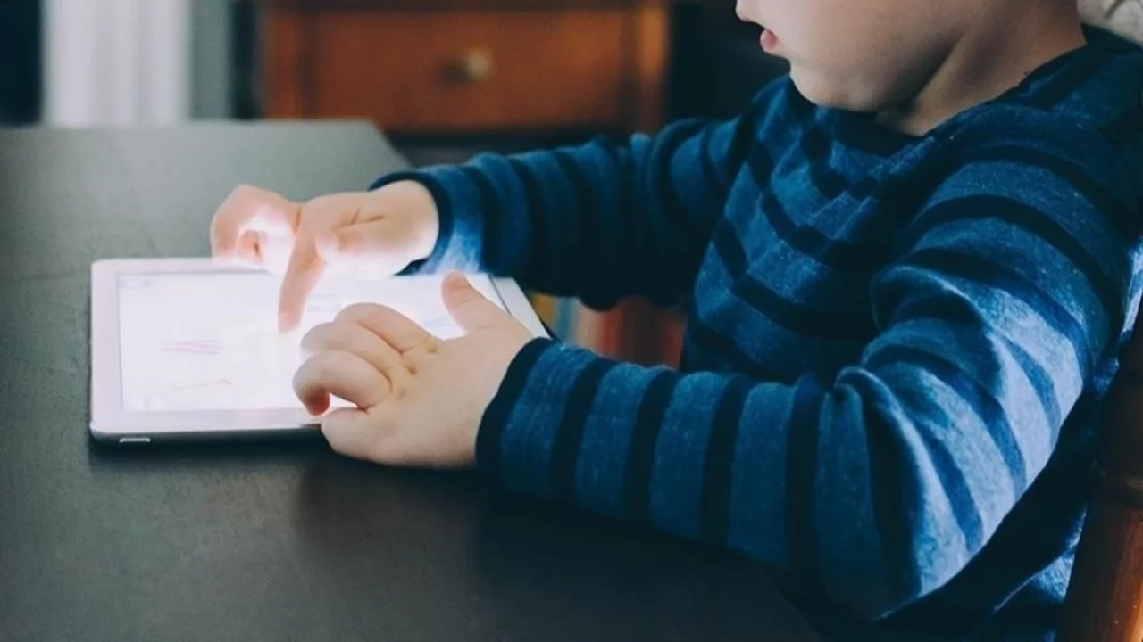 İngiltere'den 16 yaş altının sosyal medya kullanımına ilişkin düzenleme