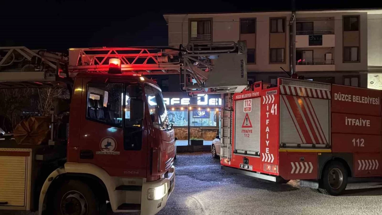 Kafenin mutfağında yanan yağ itfaiyeyi alarma geçirdi