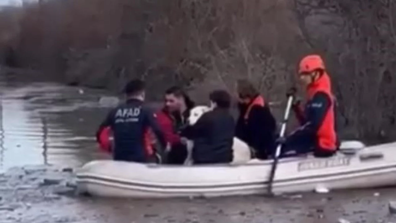 Muğla'da dere yatağında mahsur kalan 5 kişi kurtarıldı