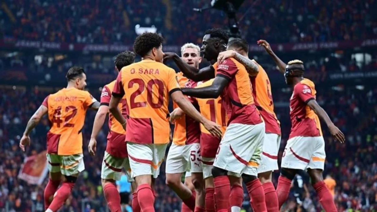 Galatasaray'ın Juventus zaferi sonrası siyasilerden tebrik mesajları