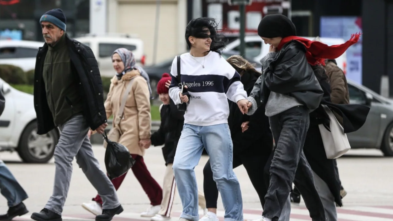 Bursa'ya kuvvetli rüzgar uyarısı: Hızı 80 kilometreye çıkabilir