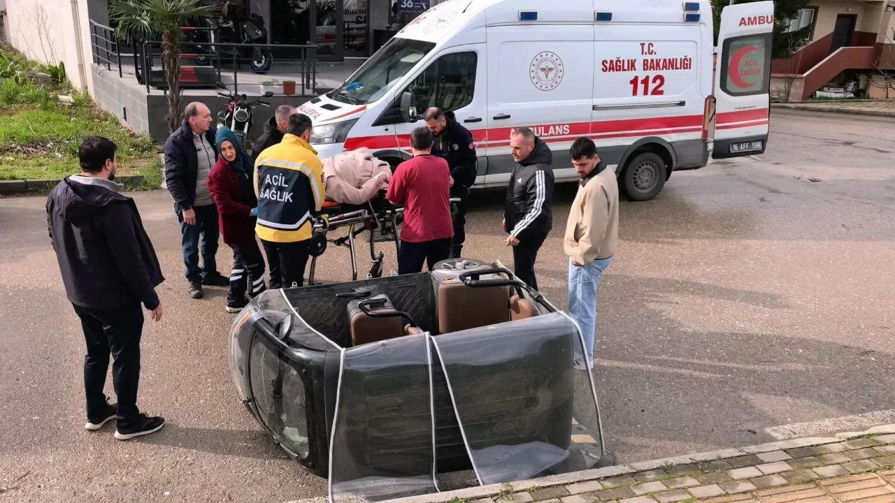 Bursa'da devrilen triportörde annesi yaralanan çocuk gözyaşlarını tutamadı
