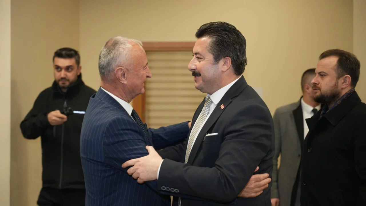 Yenişehir Belediye Başkanı Özel muhtarlarla dayanışma yemeğinde buluştu