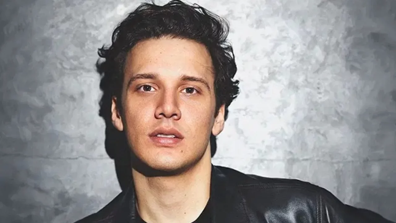 Ünlü şarkıcı Edis hakkında yakalama kararı!