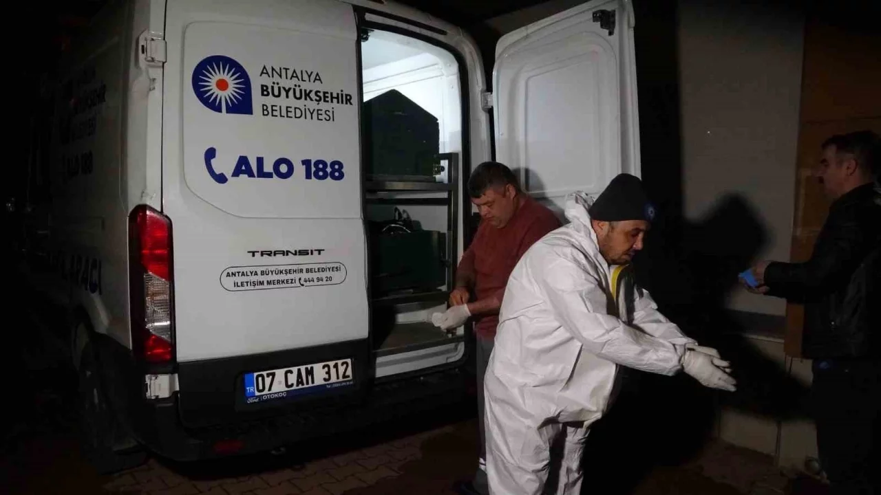 Antalya'da dehşet! İnternetten tanıştığı kişi tarafından evinde bıçaklanarak öldürüldü