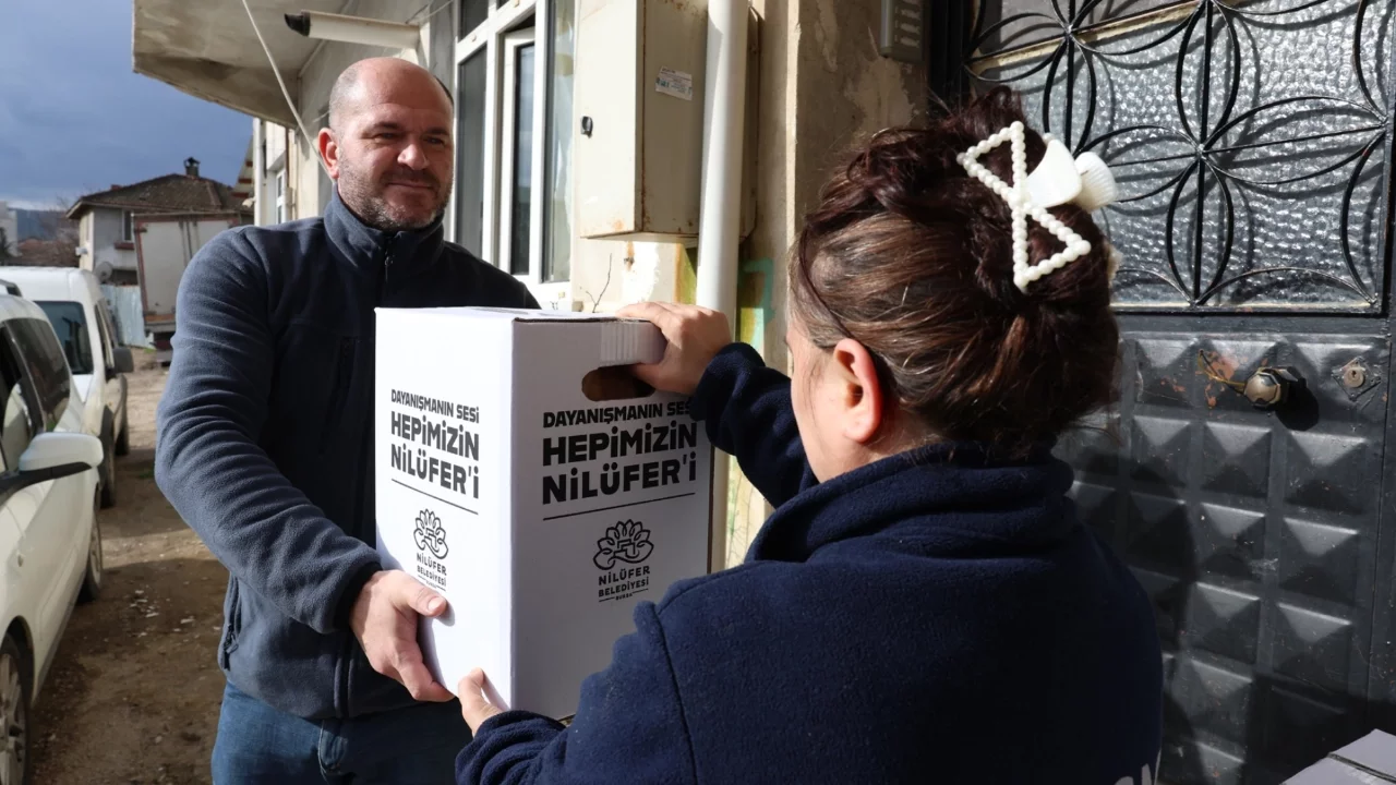 Nilüfer'de erzak kolisi dağıtımına başlandı