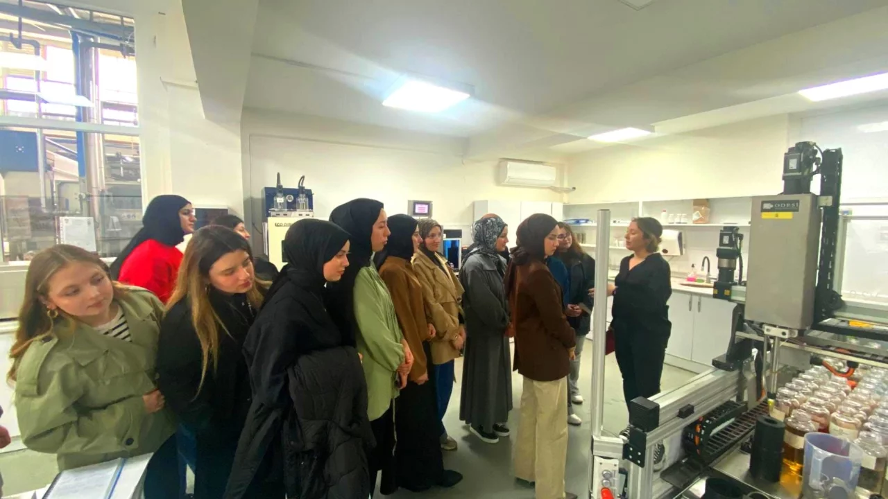 Bursa'da geleceğin tekstilcileri sektörü kaynağından öğreniyor